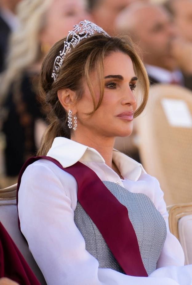 جمال الملكة رانيا في عيد ميلادها: كيف تدمج الصيحات العالمية مع لمسات شرقية أصيلة