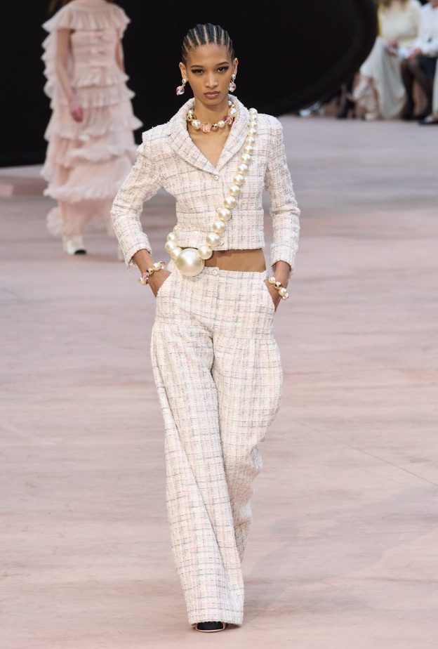 البلايزر القصيرة من Chanel