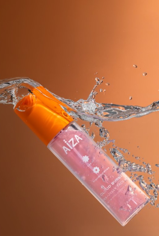 سر الانتعاش مع بخاخ الوجه الجديد "كلاود بورست هيدرا جيلي" من آيزا