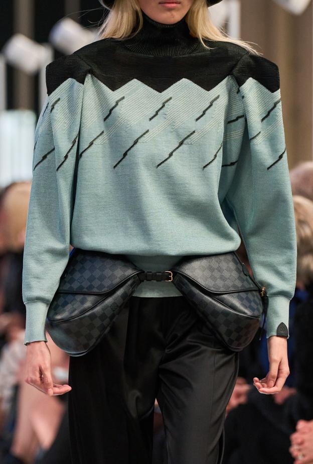 حقيبة عصرية للخصر من Louis Vuitton