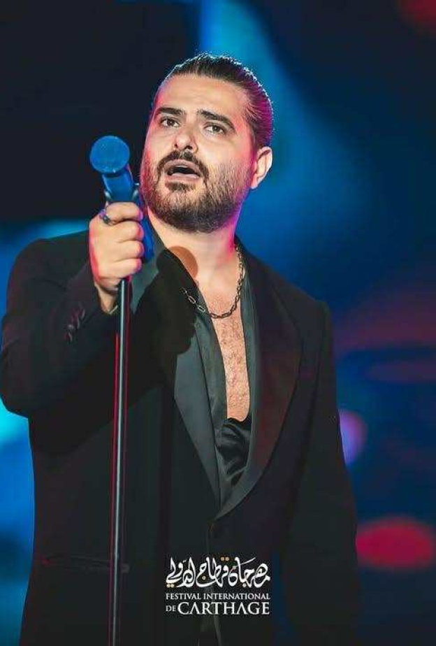 ناصيف زيتون يُلهب مسرح قرطاج وسط مدرّجات ممتلئة: "سأعود مع الأولاد"!