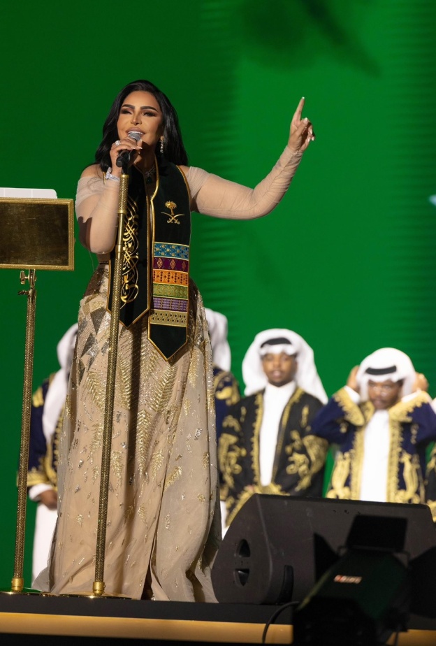 أحلام تحتفل باليوم الوطني السعودي