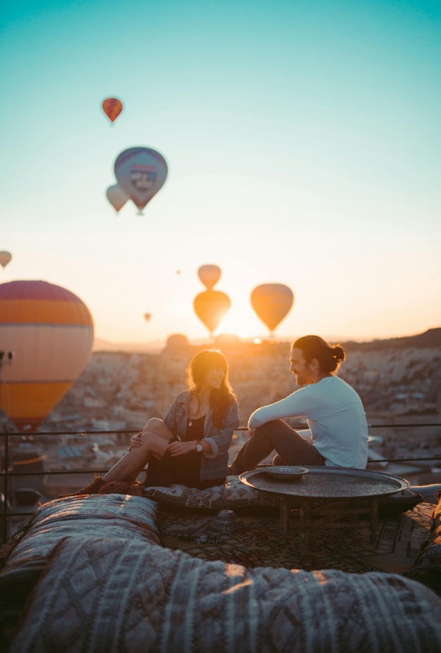رحلة بمنطاد من أكثر التجارب رغبة لدى أي زوجين