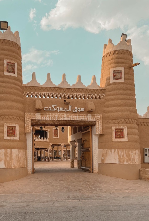 تجربة استثنائية في حضرة الوطن.. جولة بين الأسواق الشعبية والبازارات التراثية في اليوم الوطني السعودي