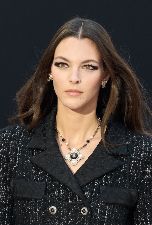 أكسسوارات الوجه البيضاوي Chanel