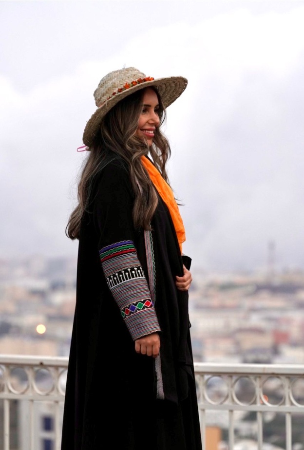 المصممة السعودية شذى علوان تروي حكاية "كُترة" وإلهامها القادم من أبها