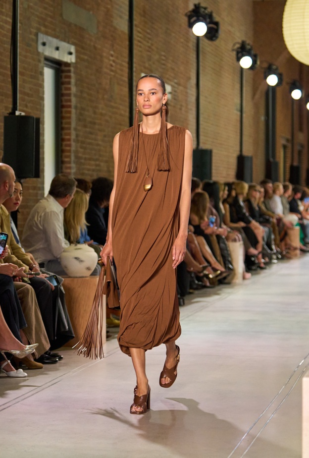 من مجموعة Michael Kors لربيع وصيف 2026