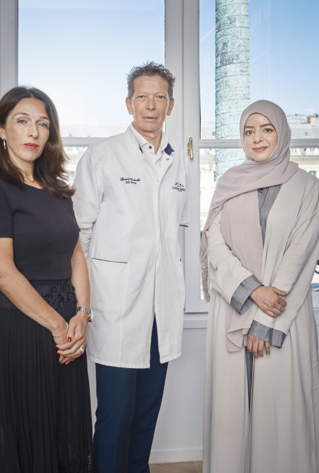 أولغا كورسيني، مديرة الاستوديو الإبداعي، بينوا فيرهول، رئيس ورشة المجوهرات الراقية، وعائشة العطية