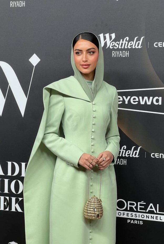 إطلالة يارا النملة بتوقيع منى الشبل وتنسيق العنود السويلم