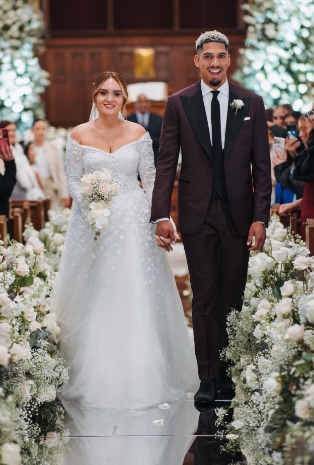 النجم الأوروغواياني رونالد أراوخو تزوج من شريكته اوليفيرا