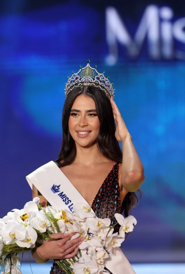 بيرلا حرب ملكة جمال لبنان 2025 تتوّج على عرش الأناقة