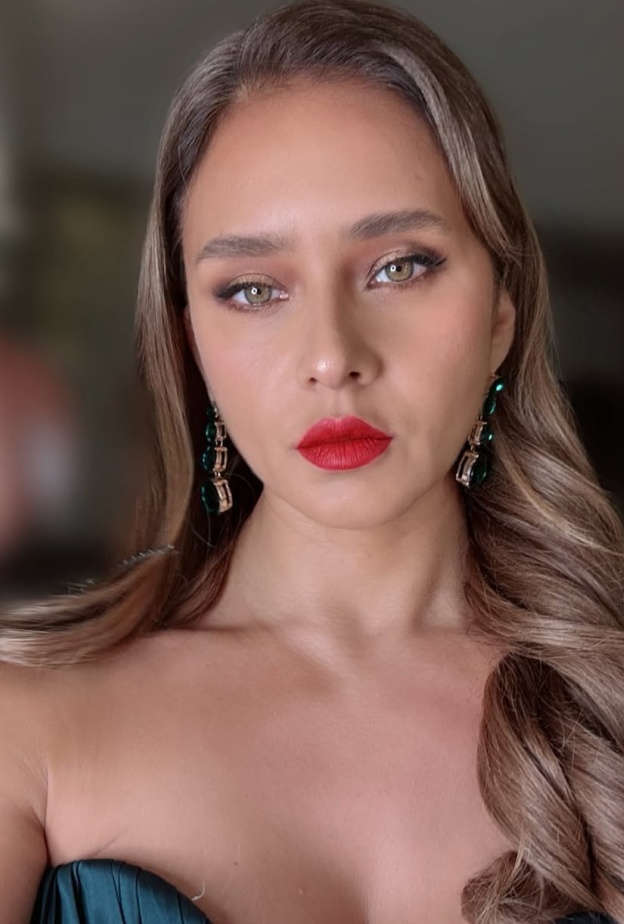 كيف تطبقين الروج الأحمر الكلاسيكي بأسلوب النجمات