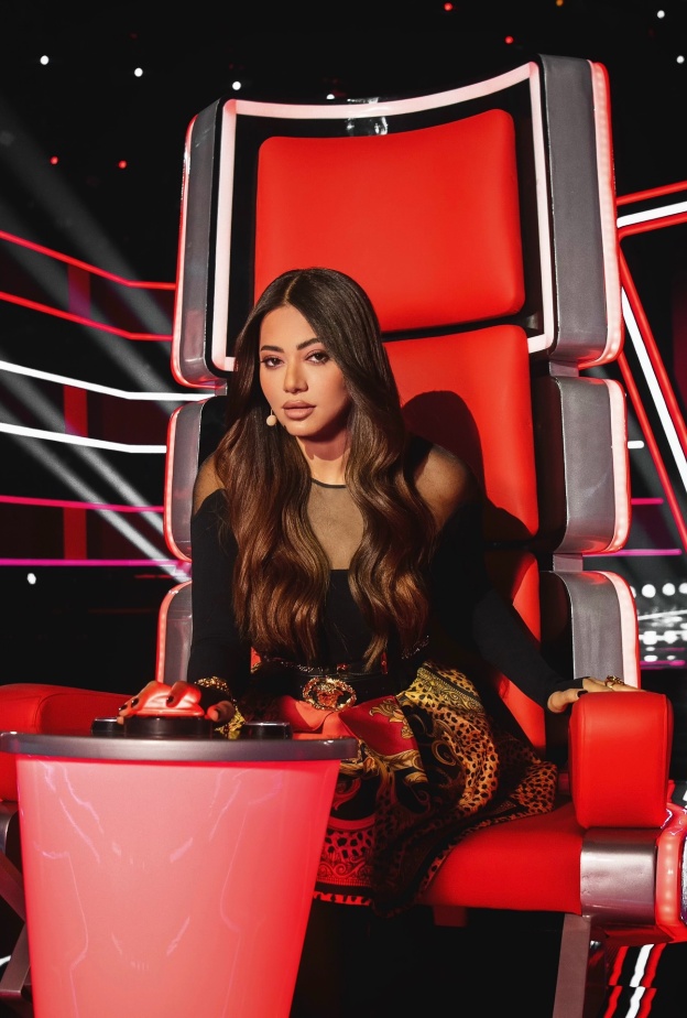 رحمة رياض تتألق في The Voice بإطلالة مجوهرات عصرية فارهة