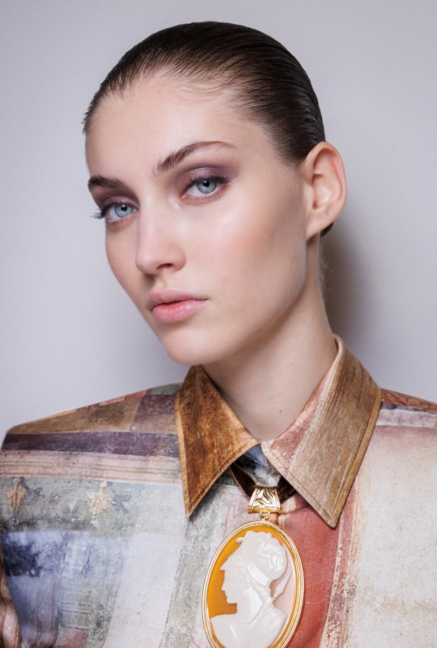 رسمات الظلال البنفسجية من دار Roberto Cavalli