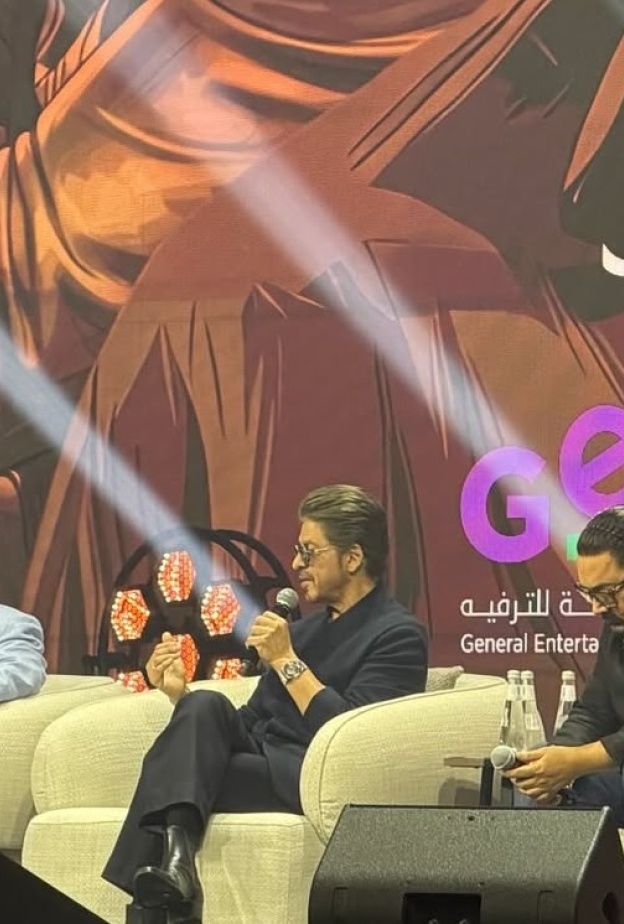 الثلاثي شاروخان وسلمان خان وعامر خان في منتدى Joy Forum 2025 بالرياض.. هل يجمعهم عمل فني جديد؟