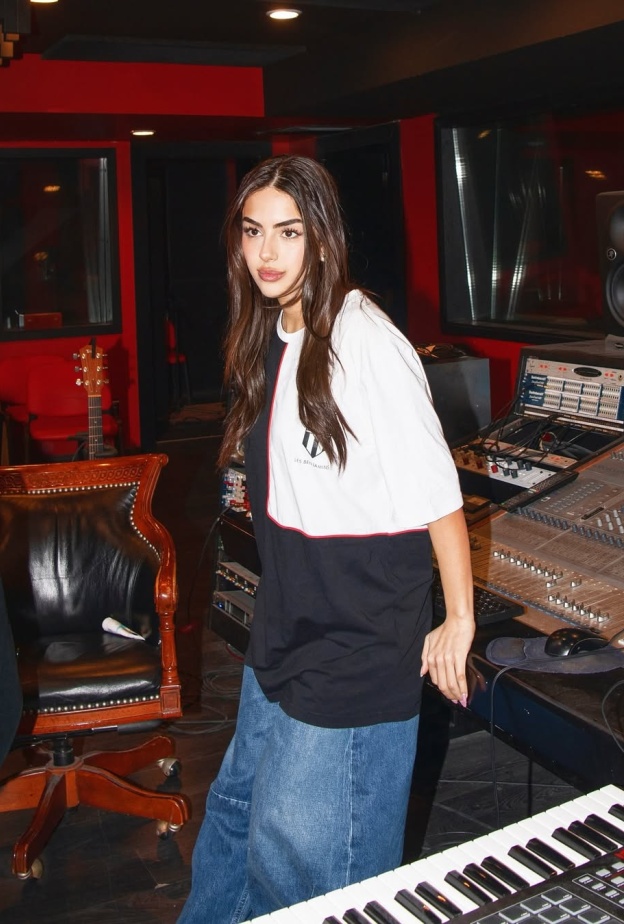 تيارا ماريا وهبي تكشف كيف تعبّر عن نفسها من خلال الموسيقى والموضة