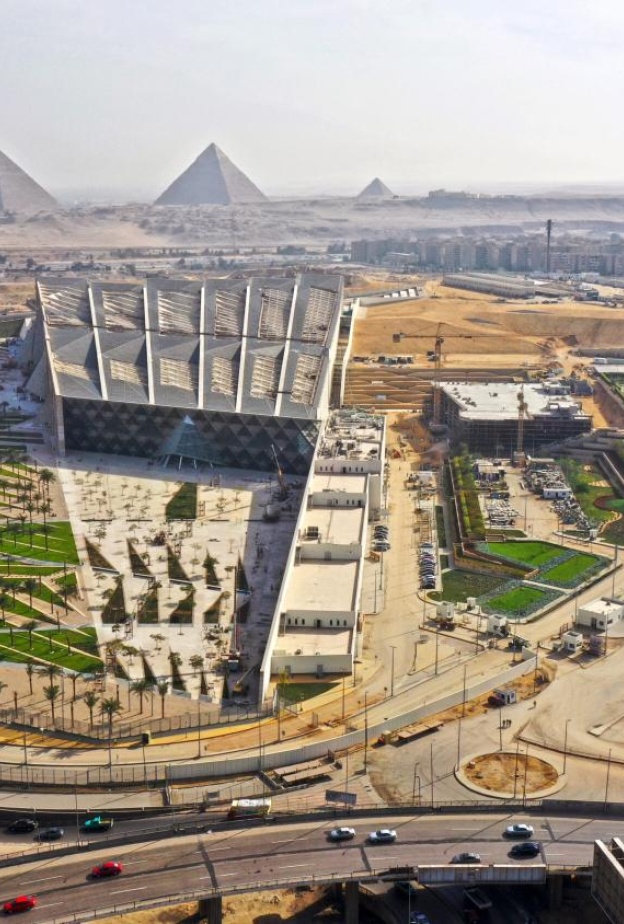 المتحف المصري الكبير يُعيد رسم خريطة السياحة متفوقًا على اللوفر والمتحف البريطاني