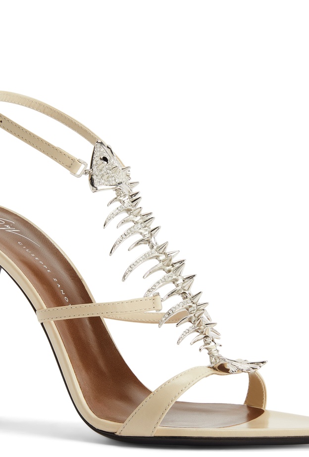 چوسيبي زانوتي يكشف الستار عن صندل THE SLIM 2.0: أيقونة أسطورية تولد من جديد