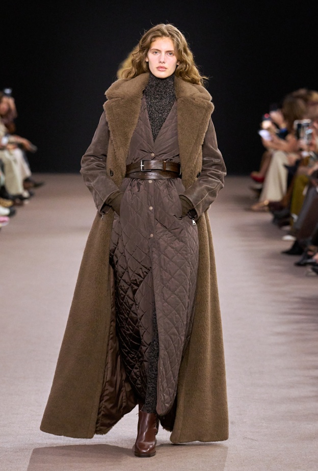 إطلالة من Max Mara  لموسم خريف وشتاء 2025-2026