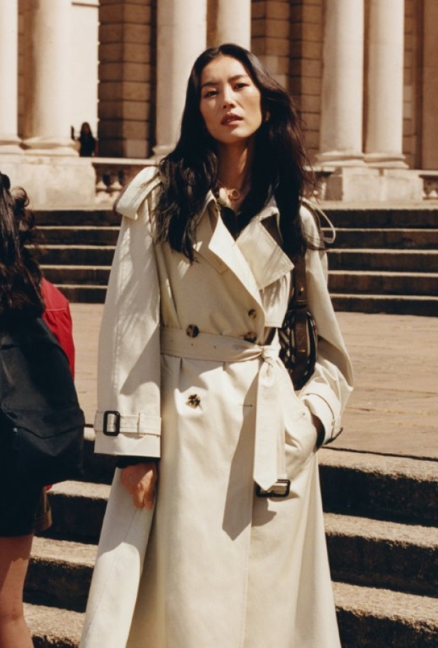 BURBERRY تكشف عن حملة جديدة تكريماً لرموز العلامة الأيقونية وإرثها العريق