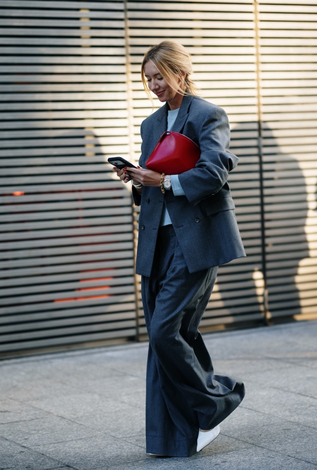 تنسيق البلايزر في الشتاء بأسلوب Street style