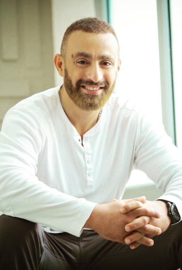 أحمد السقا يظهر في برنامج تابوو مع الإعلامي نزار الفارس