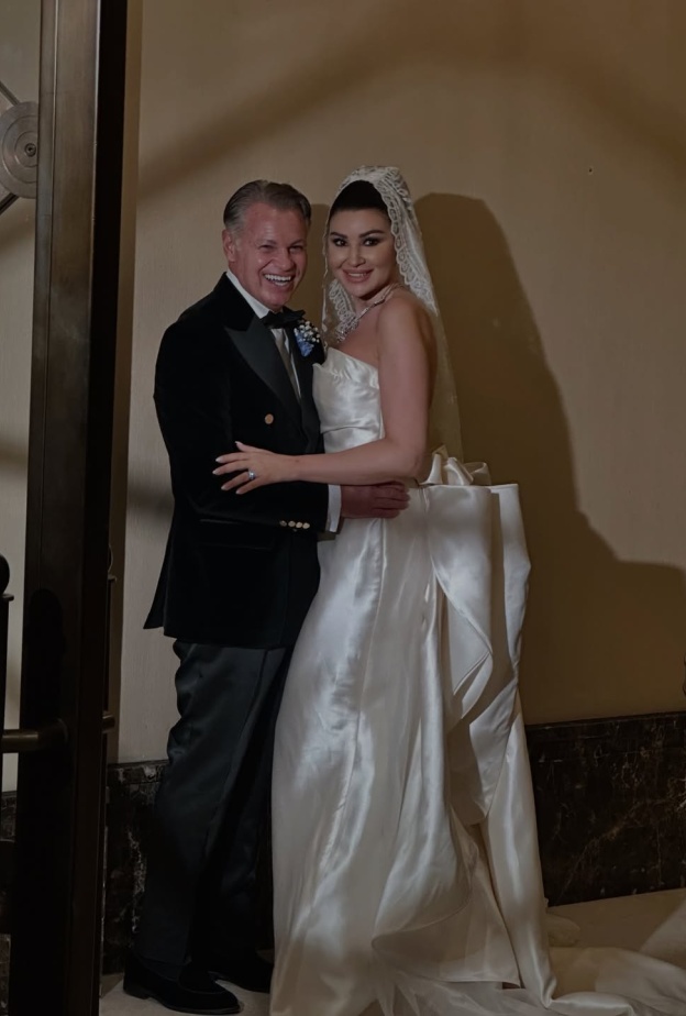 أروى جودة بصيحة الحرير الفاخرة بثوب سترابلس