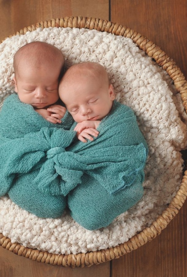 أسماء أولاد توأم على نفس الوزن أو الحرف