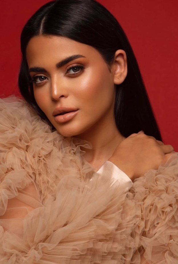 أسماء جلال تفضل تناول العصير الأخضر