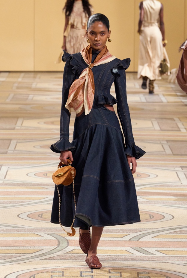 إطلالة أنيقة من Zimmermann