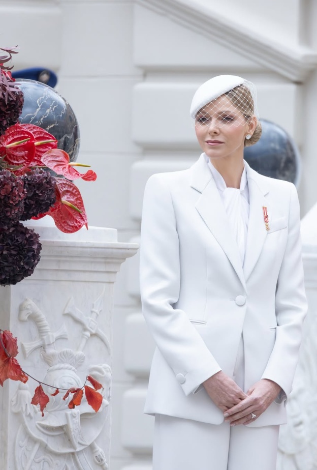 الأميرة شارلين ببدلة من ماركة Giorgio Armani