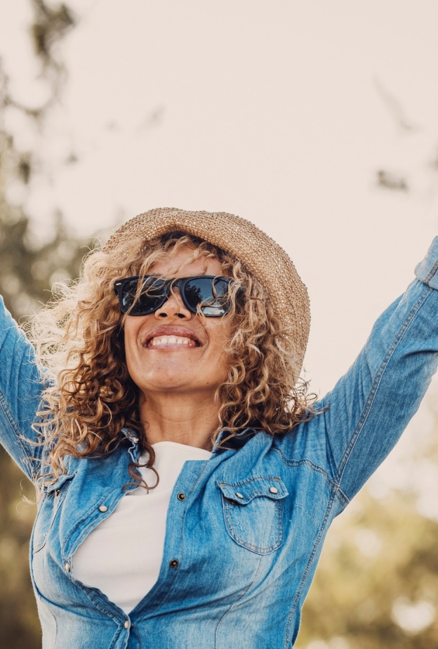 المشي الحسي في الطبيعة يعيد التوازن للإنسان