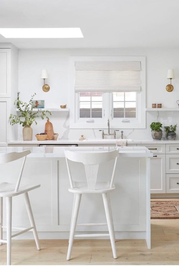 المطابخ البيضاء بالكامل تعطي شعور بالبرودة والسطحية