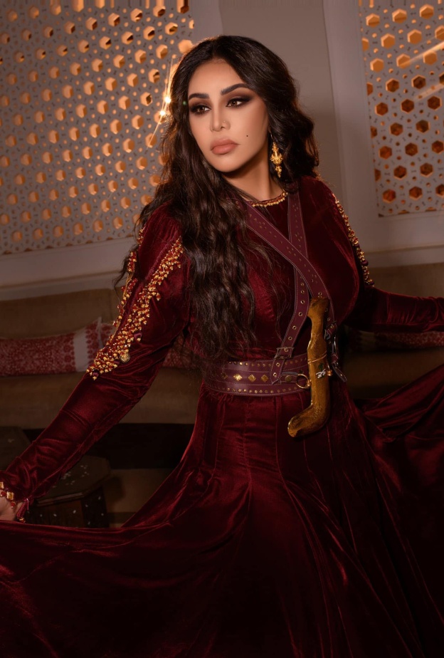 نجمات العالم يتألقن بمجوهرات فاخرة مستوحاة من ألوان علم الإمارات