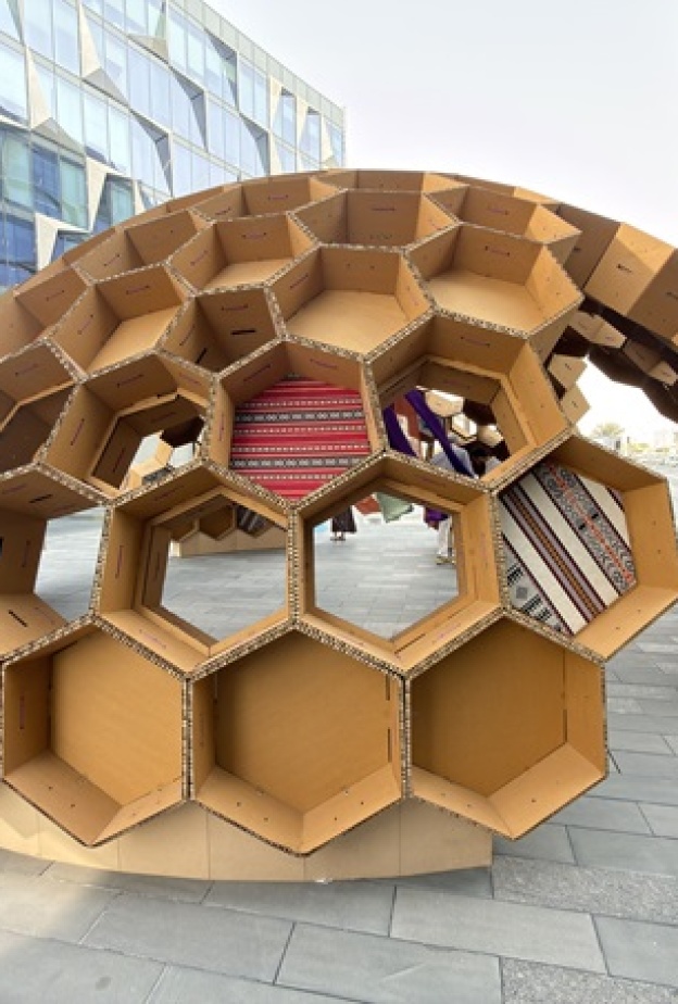 "قبّة الشمول".. تحفة فنية تحتفي بإبداعات أصحاب الهمم في قلب أسبوع دبي للتصميم 2025