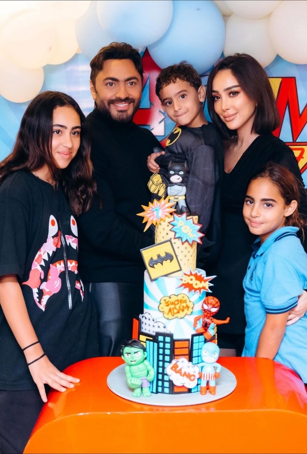 تامر حسني يتواجد مع ابنائه وبسمة بوسيل