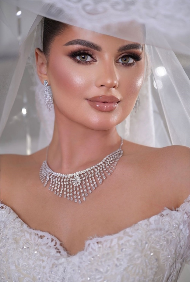 تصوير عروس بكاميرا المصورة منى الباز