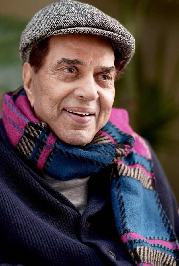 تفاصيل وفاة النجم الهندي دارمندرا ديول