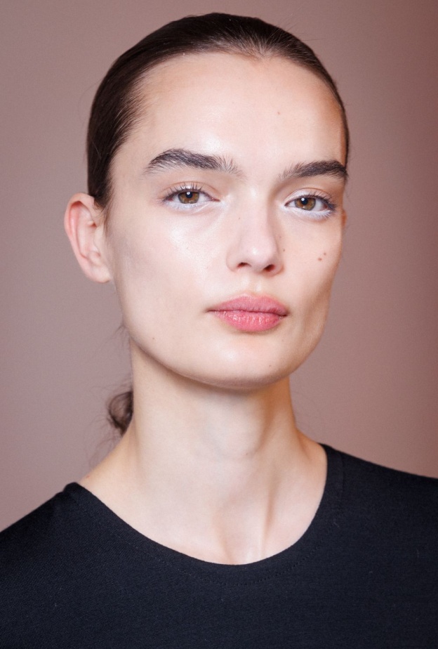 منتجات طبيعية فعالة لتنظيف البشرة دون تجريدها من الزيوت