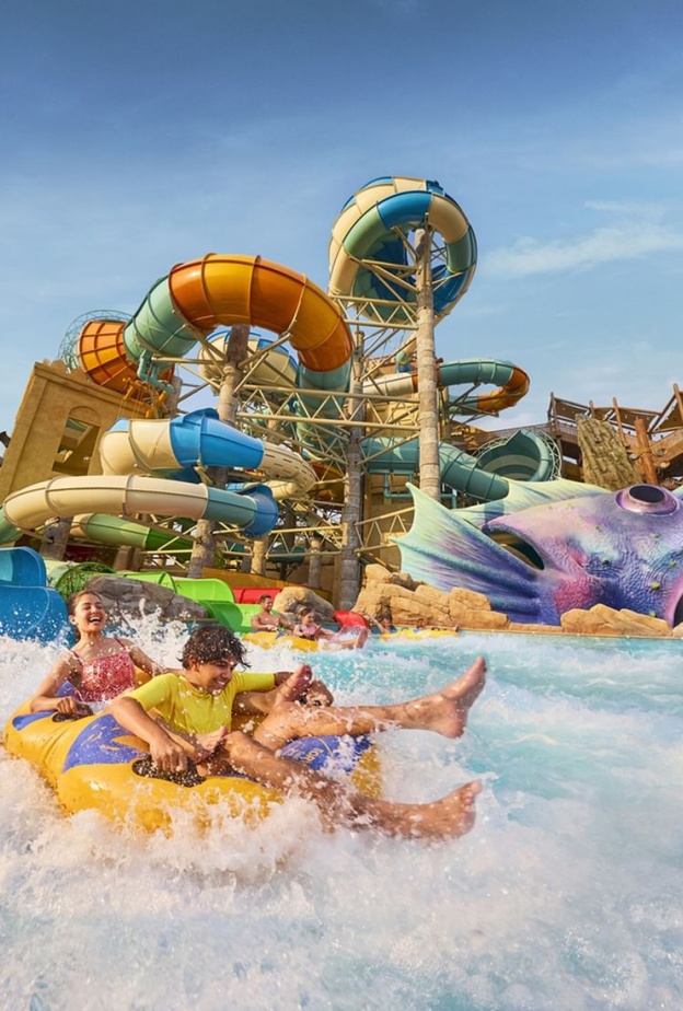 دليلك لرحلة ترفيهية لا تُنسى في أحضان جزيرة ياس.. 8 تجارب استثنائية لعشاق المغامرة