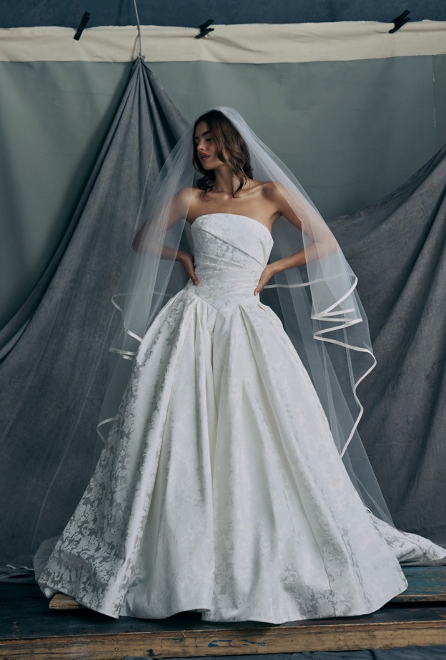 خصر الباسك في فساتين زفاف آن بارغ لخريف 2026