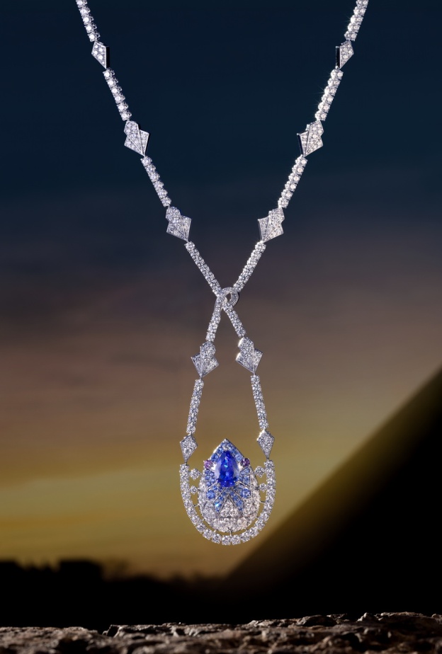 دار Mouawad تكشف مجموعة Illuminated Wonders المستوحاة من الأجرام السماوية