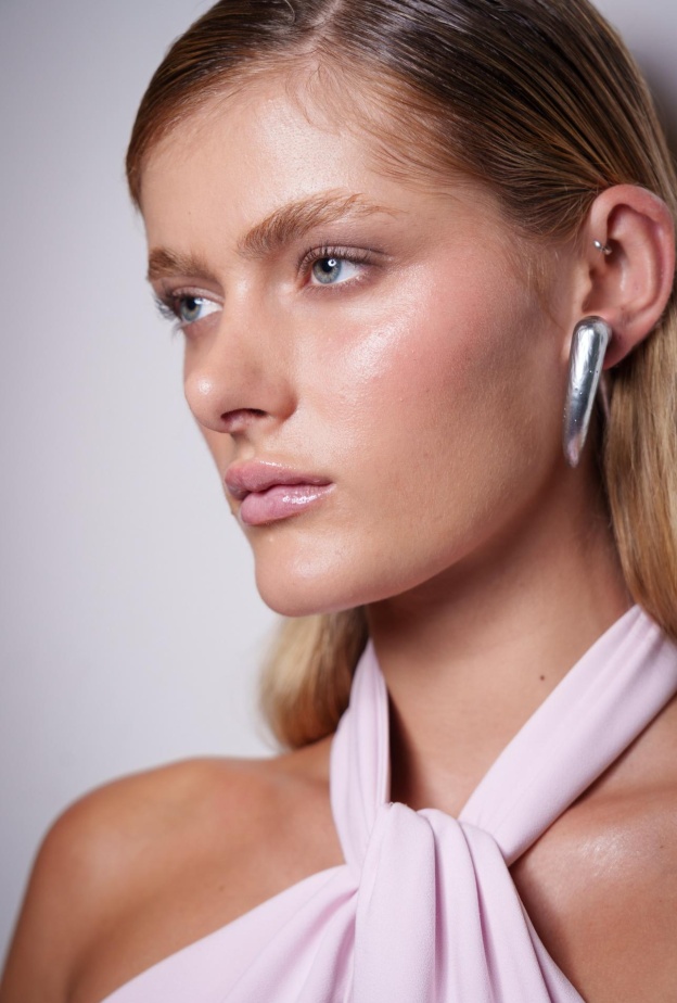  رحلة حسية لا تفوتكِ تحويل التدليك الذاتي إلى طقس متكامل