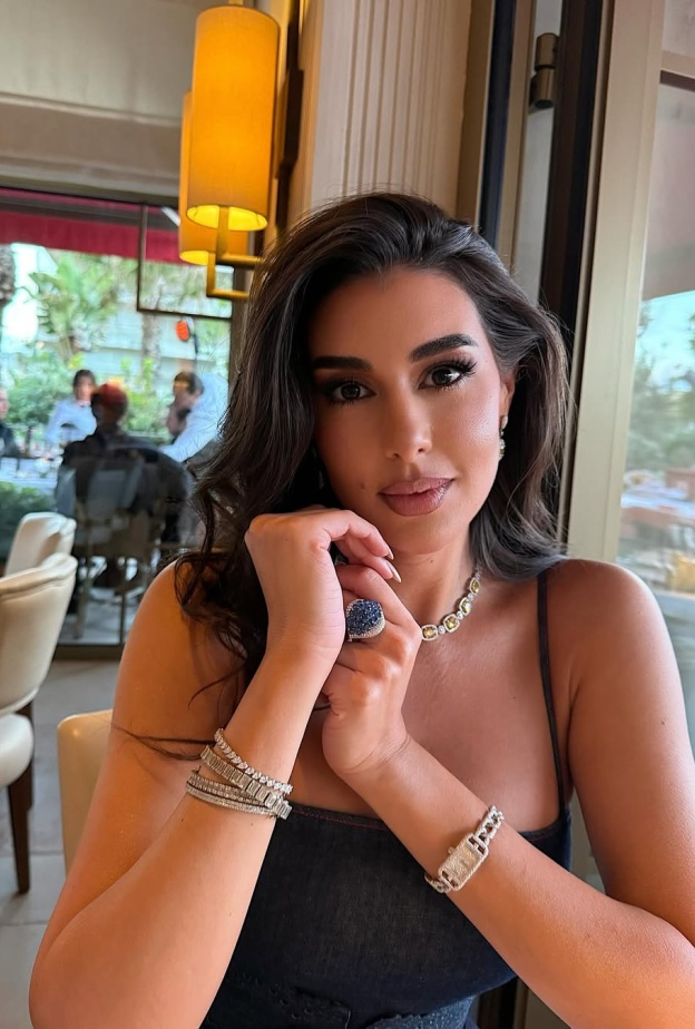  كيف تحوّلين روتين العناية ببشرتكِ إلى توثيق قصص لا تُنسى؟