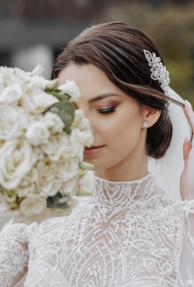 حقيبة جمال العروس: دليل المستحضرات الأساسية ليومك الكبير