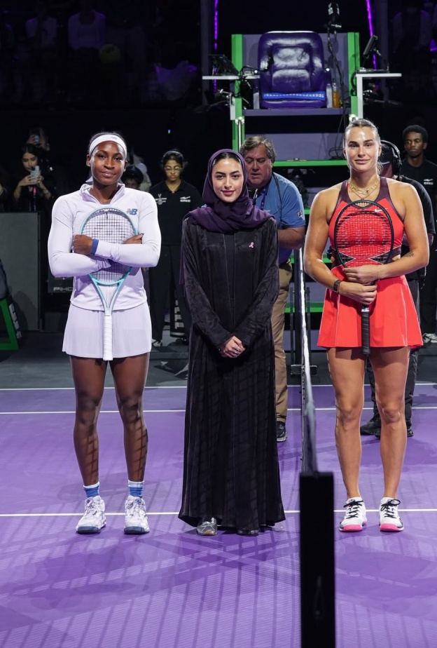 مشاركة يارا النملة في نهائيات رابطة محترفات التنس في الرياض