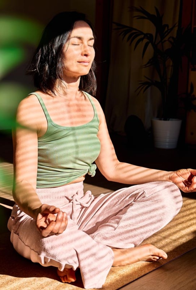 ممارسة تمارين اليقظة الذهنية التي تهدف إلى تهدئة توترات جسم