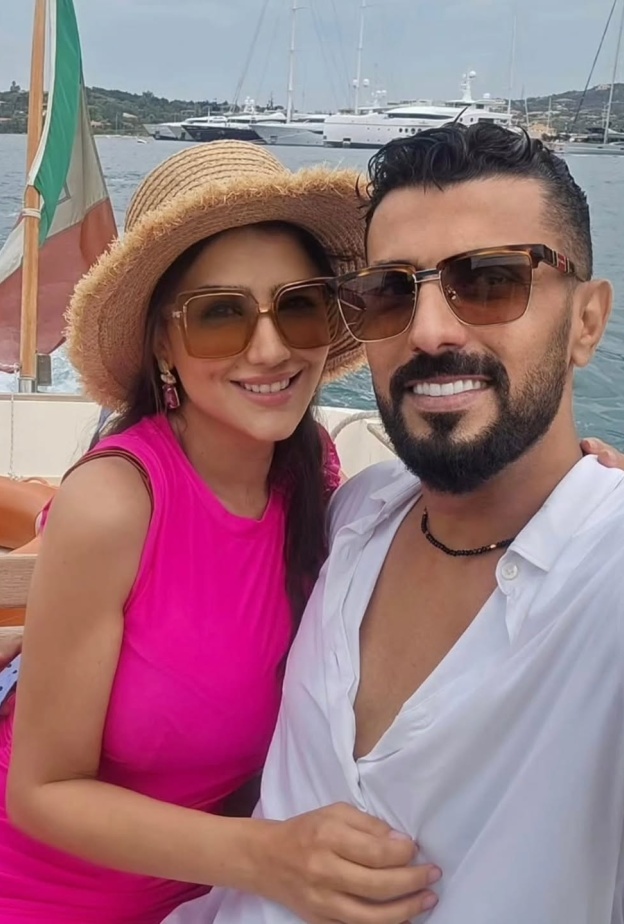 أجمل إطلالات ومجوهرات النجمات في عيد الحب المصري