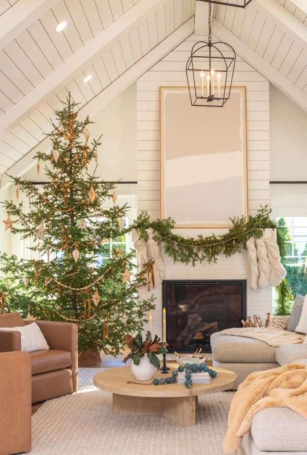 هناك العديد من الطرق للحفاظ على نضارة شجرة الكريسماس طوال فترة أعياد الميلاد