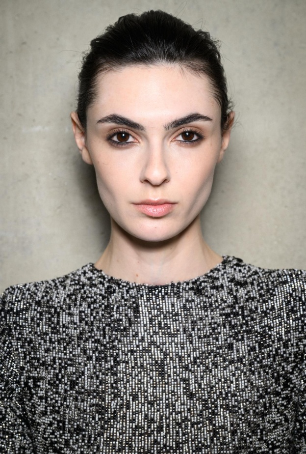 الزيوت الطبيعية لتطويل الرموش بين فعالية الخروع ولمعان جوز الهند